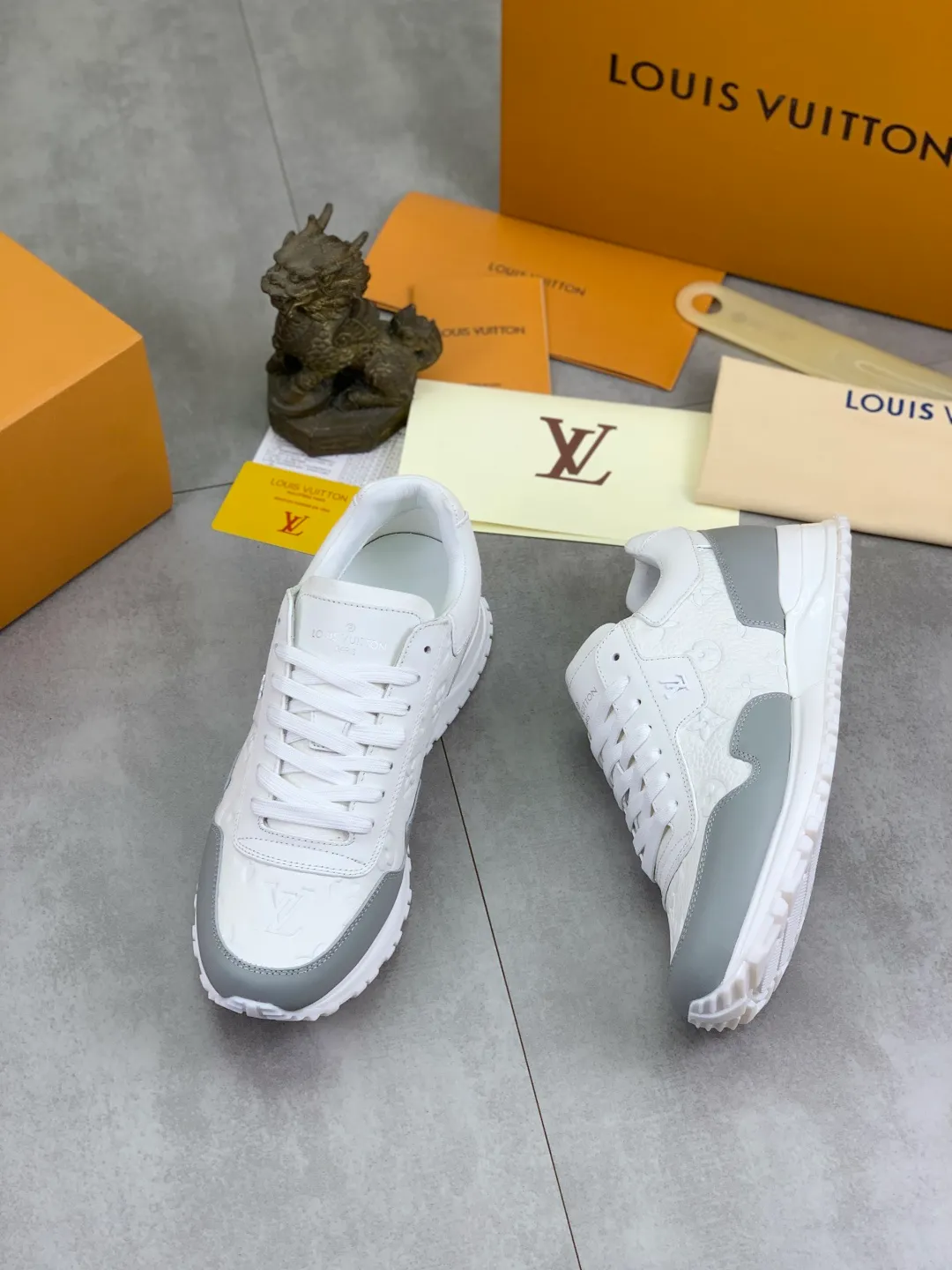 Men's men's shoes 💰P680 new style 💶[LOUIS VUITTON] (original order) new style 🍀LV Louis Vuitton * - top version of LV classic trendy shoes! Made of imported original cowhide and water-dyed cowhide lining. The latest original wear-resistant rubber combination outsole! High quality products! Multiple colors available, code number: 38-44 (45 46 customized)